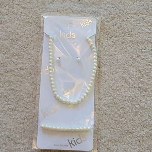 Little girls pearl set